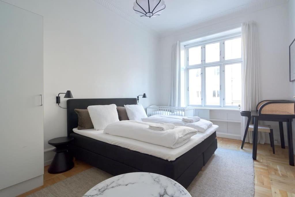 Moderen And Sleek 3Br With Bath By The Lakes And Metro Kopenhagen Exterior foto