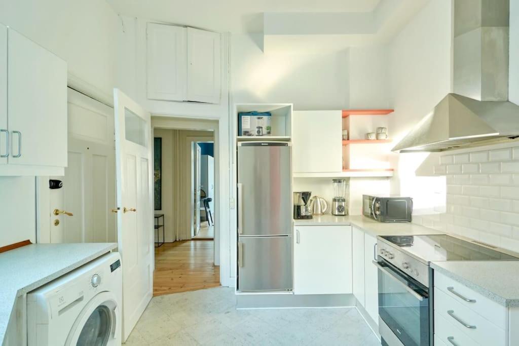 Moderen And Sleek 3Br With Bath By The Lakes And Metro Kopenhagen Exterior foto