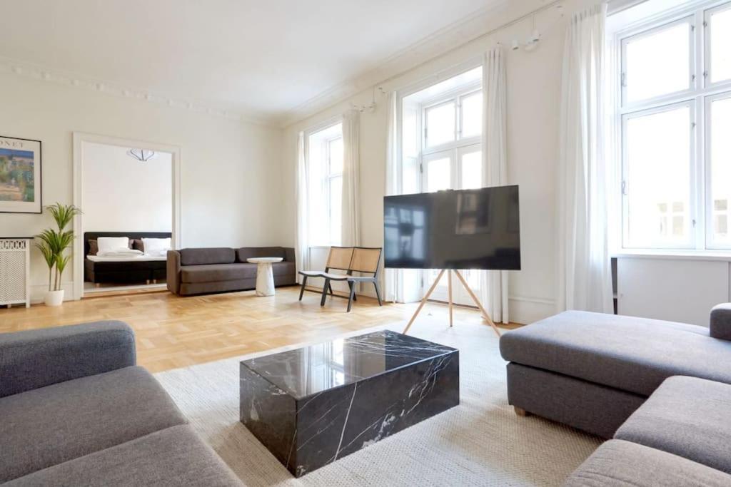 Moderen And Sleek 3Br With Bath By The Lakes And Metro Kopenhagen Exterior foto