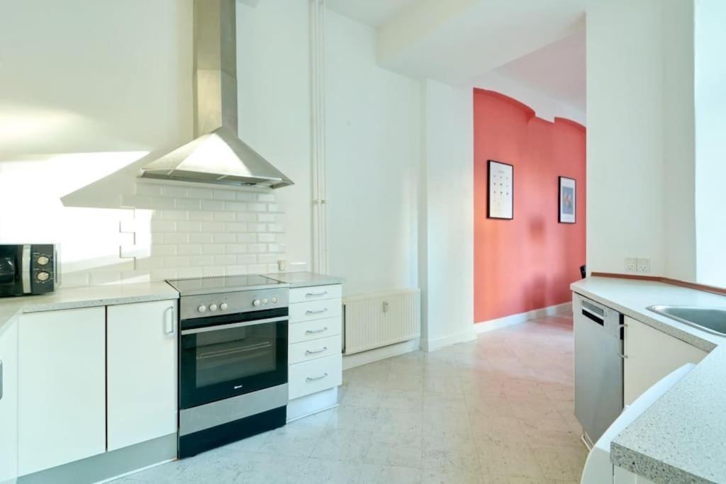 Moderen And Sleek 3Br With Bath By The Lakes And Metro Kopenhagen Exterior foto