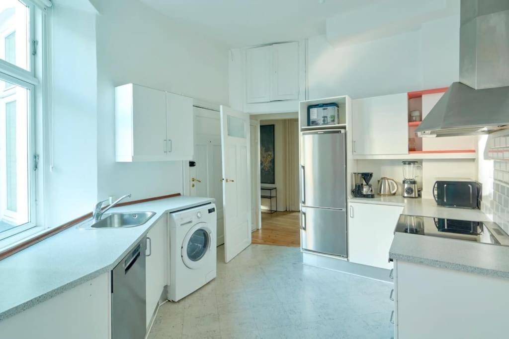 Moderen And Sleek 3Br With Bath By The Lakes And Metro Kopenhagen Exterior foto