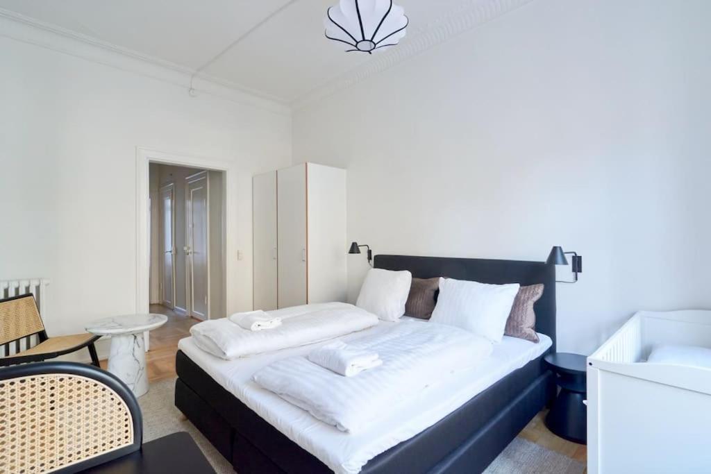 Moderen And Sleek 3Br With Bath By The Lakes And Metro Kopenhagen Exterior foto