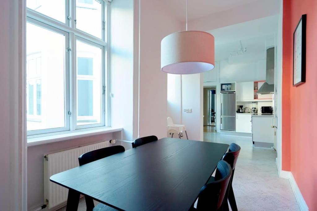 Moderen And Sleek 3Br With Bath By The Lakes And Metro Kopenhagen Exterior foto